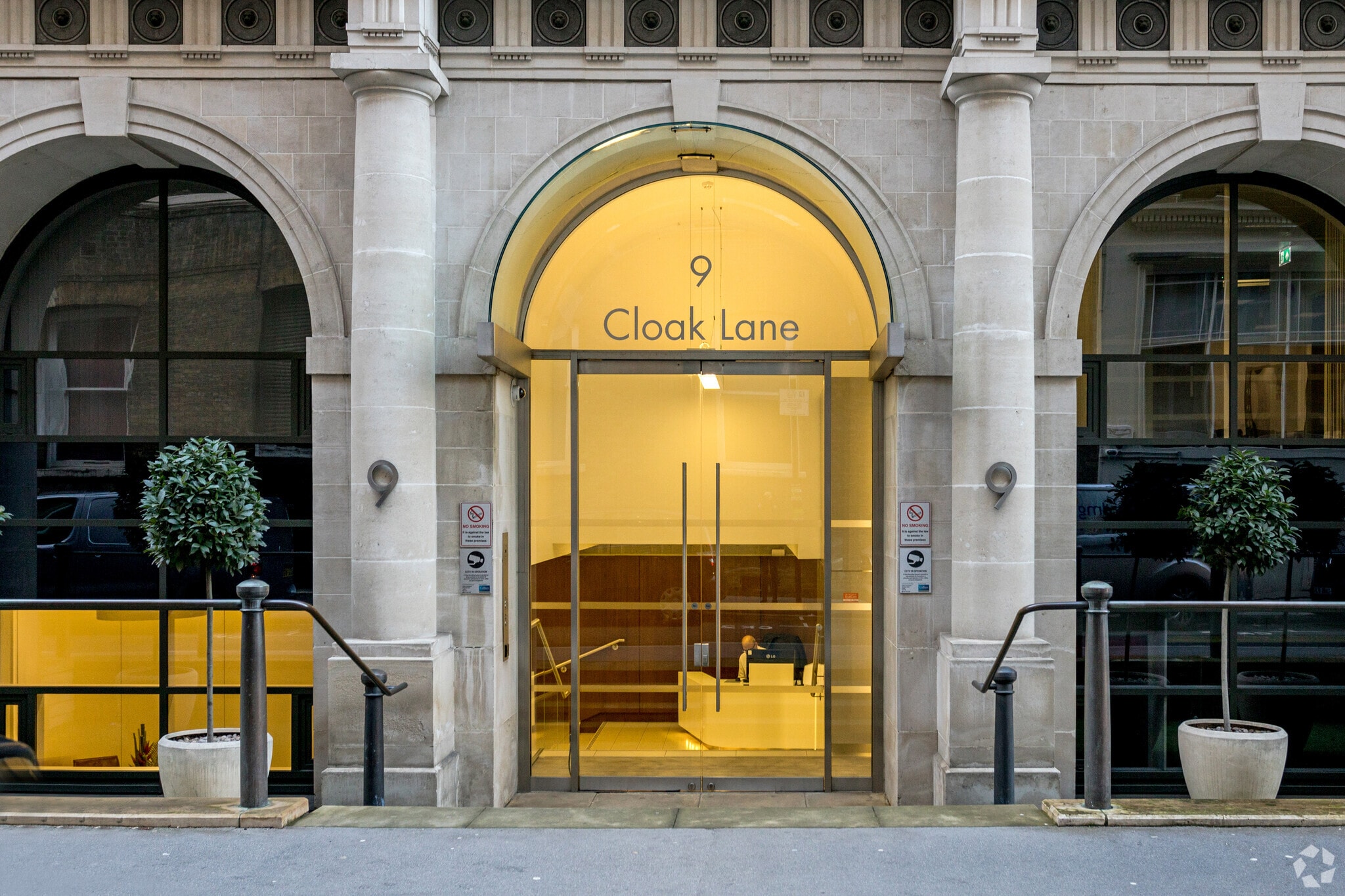 9 Cloak Ln, London, LND for Rent