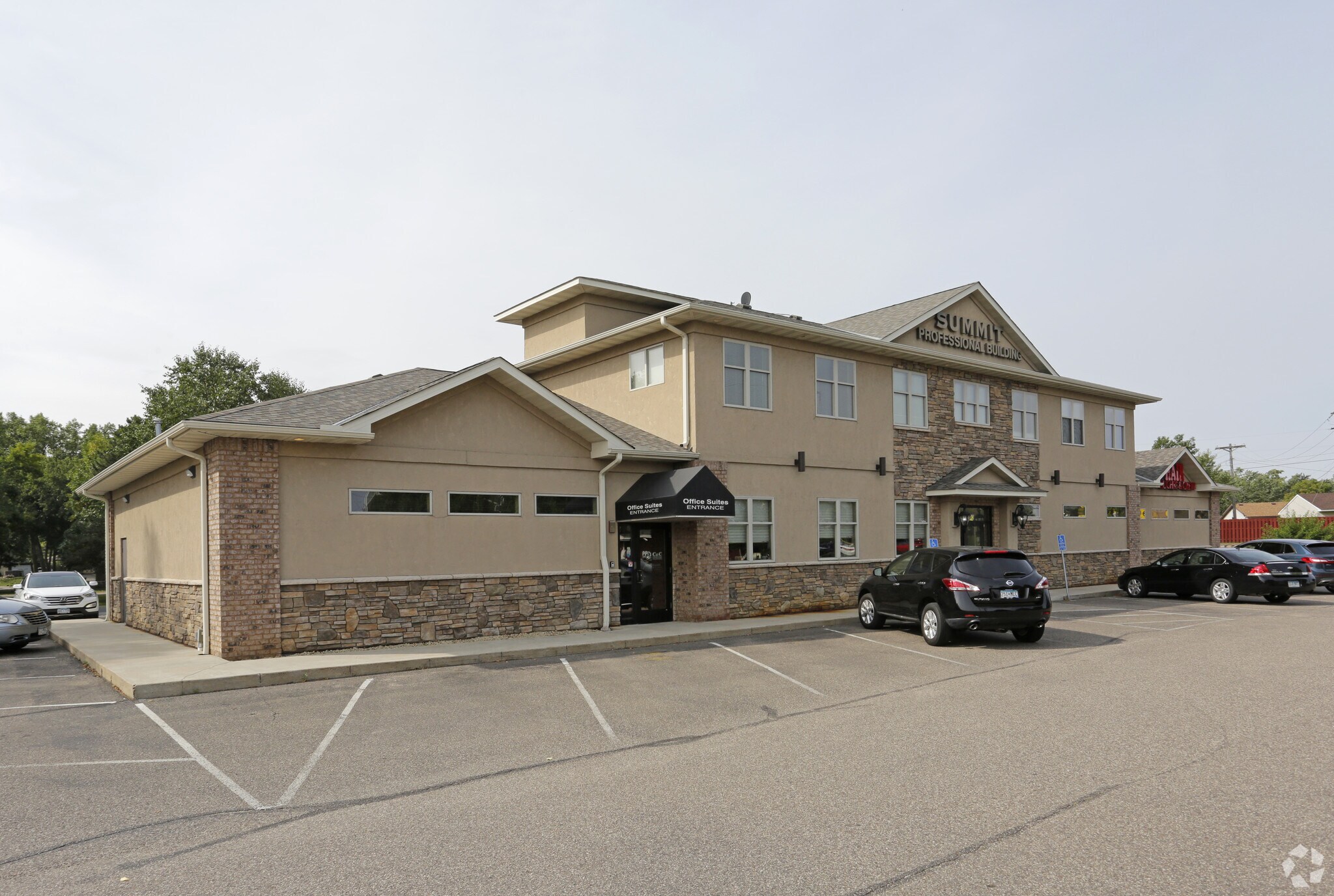 913 Manor Dr NE, Spring Lake Park, MN for Rent