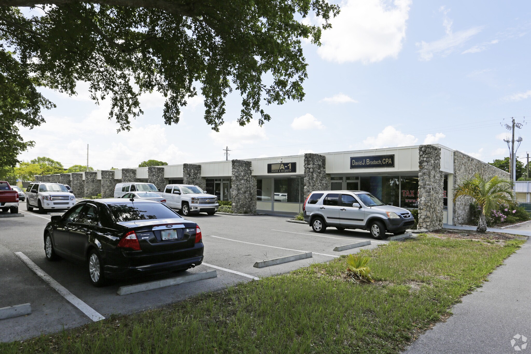 1068-1090 6th Ave N, Naples, FL for Sale