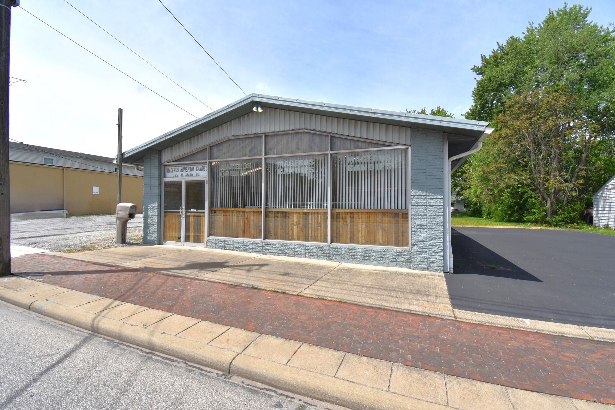 132 N Main St, Hubbard, OH for Sale