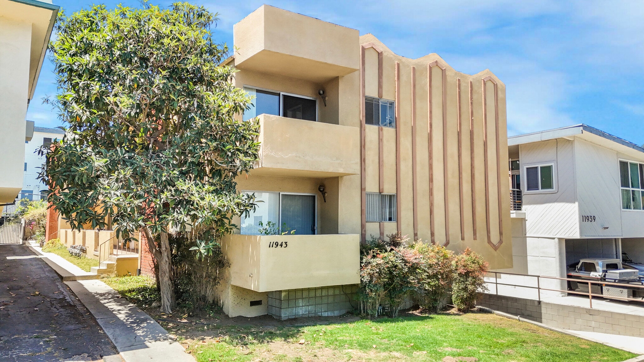 11943 Kiowa Ave, Los Angeles, CA for Sale