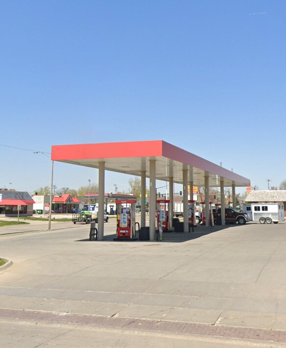 1002 West St, Grinnell, IA for Sale
