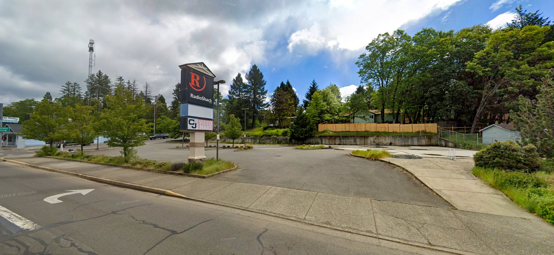 145 Redwood Hwy, Cave Junction, OR for Sale