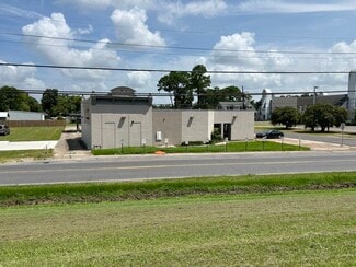 Reserve, LA Bank - 105 W 8th St