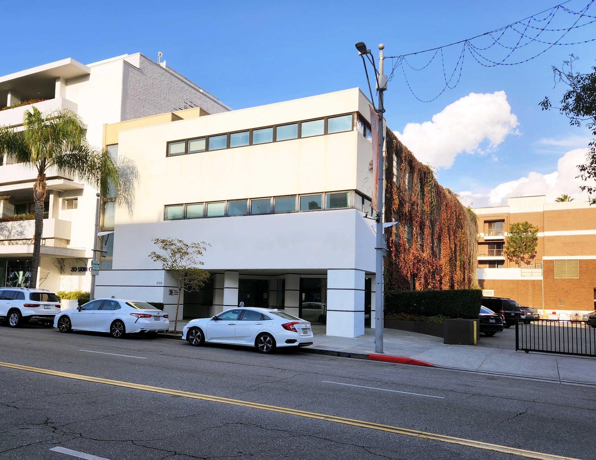 250-256 N Canon Dr, Beverly Hills, CA for Rent