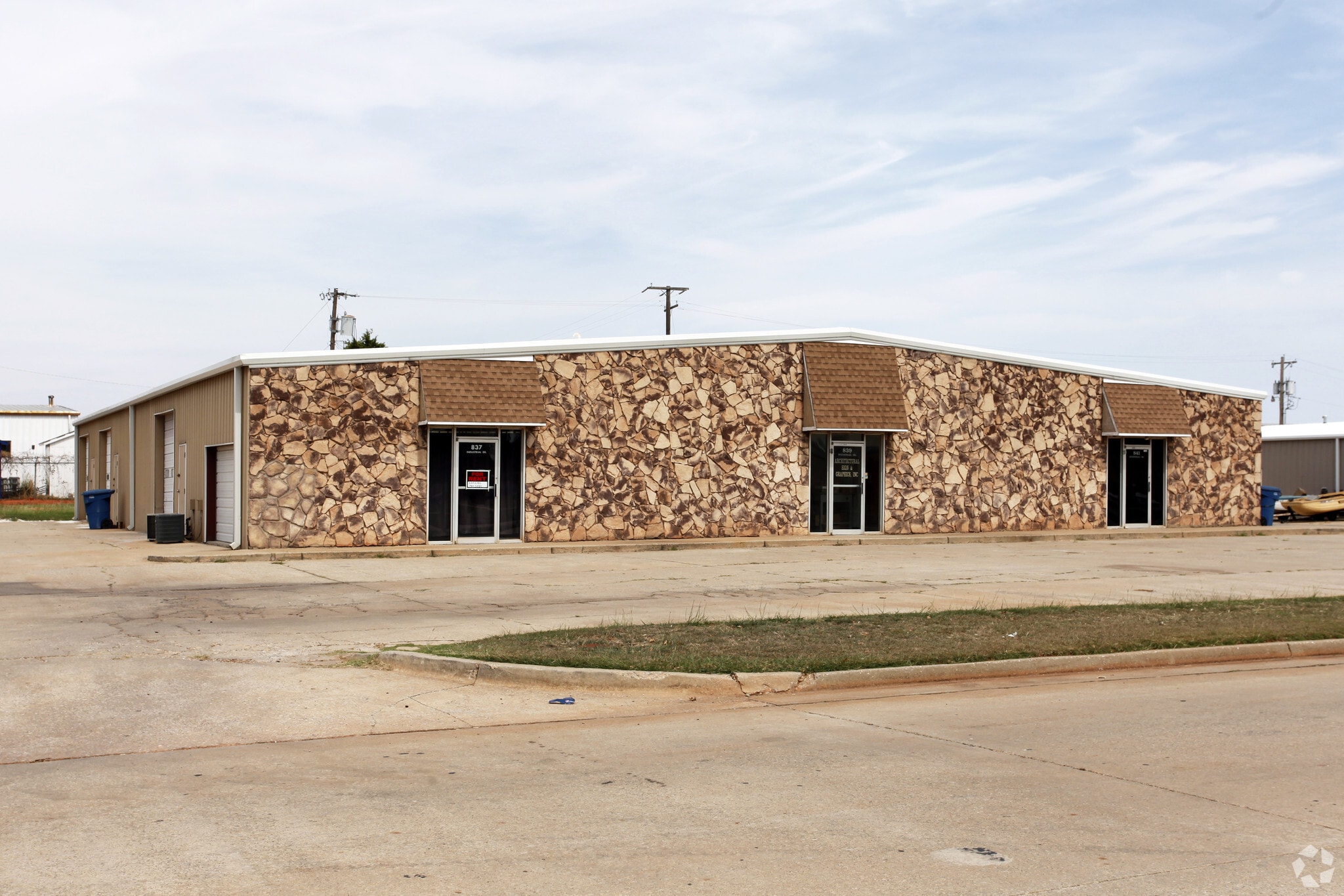 831-841 Industrial Dr, Yukon, OK for Sale