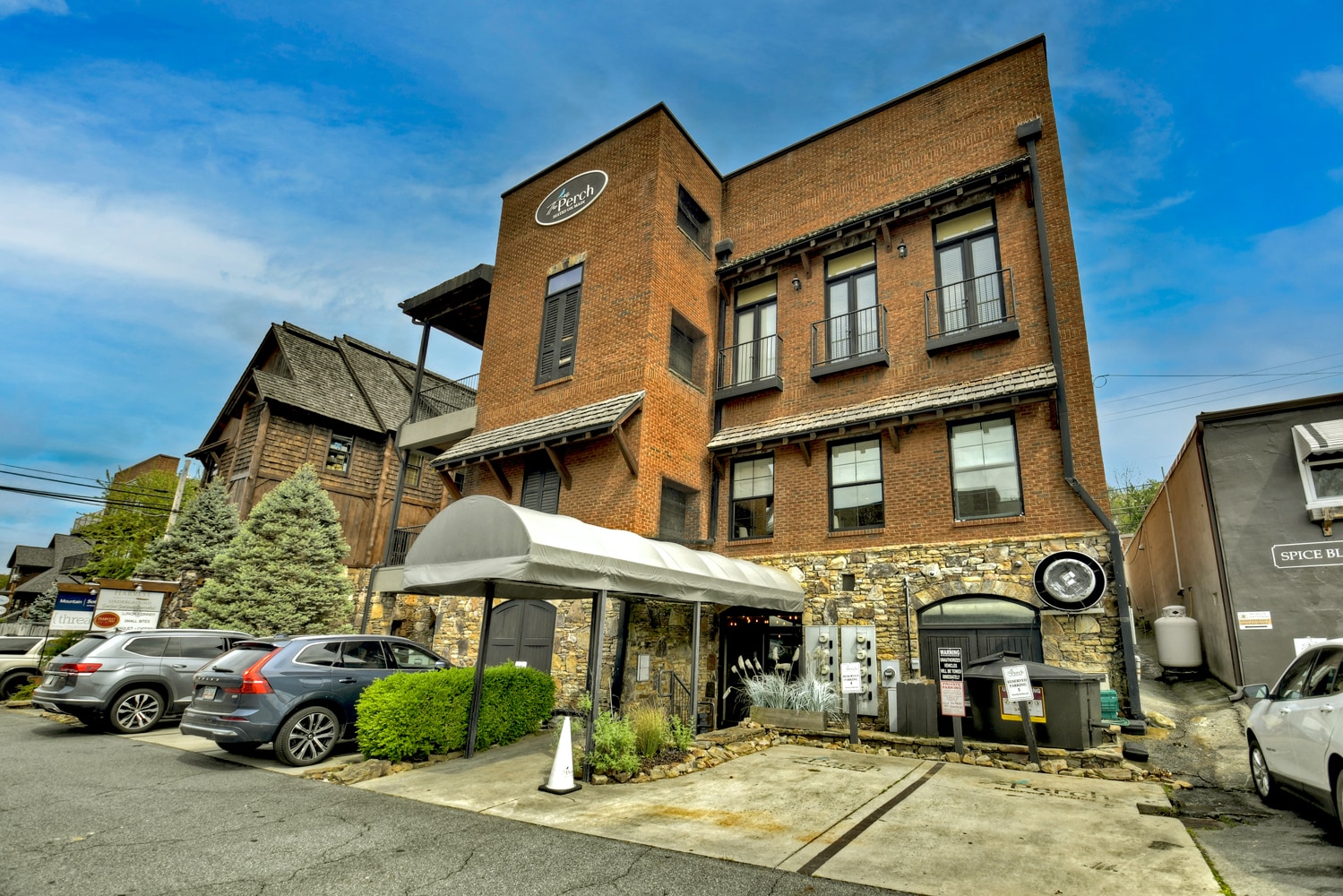 588 E Main St, Blue Ridge, GA for Rent