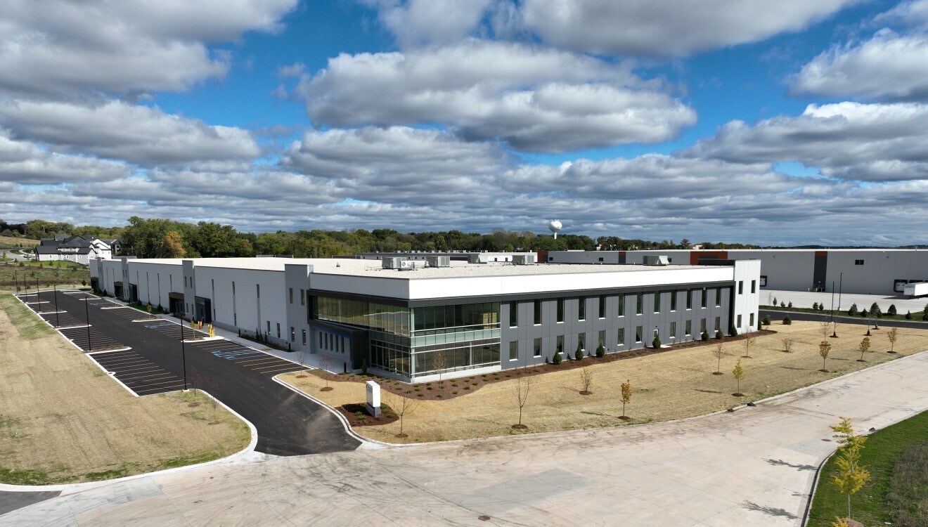 N53 W25314 HIGHLANDS Ct, Sussex, WI for Rent