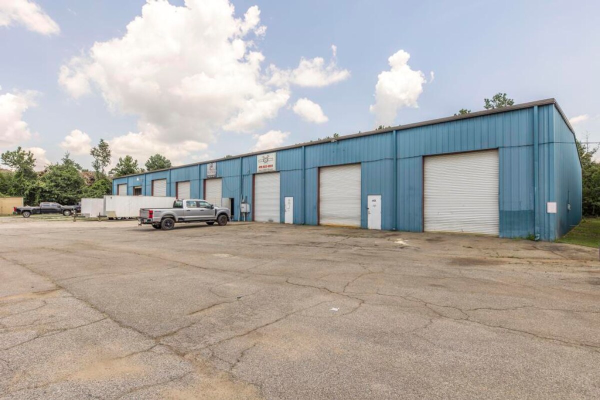 808 Industrial Way, Warner Robins, GA for Rent