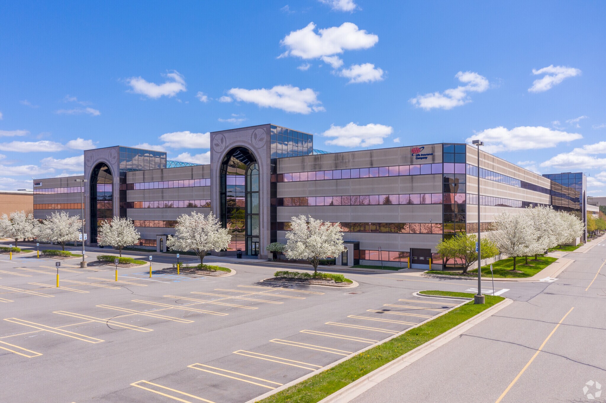 17290-17800 N Laurel Park Dr, Livonia, MI for Rent