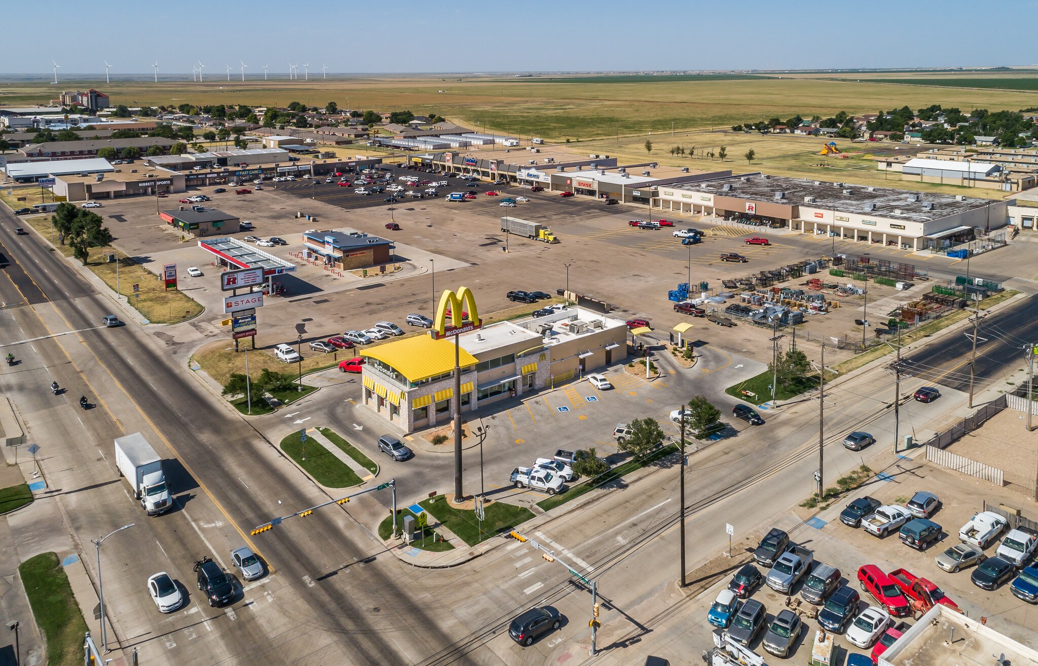 1400 S Dumas Ave, Dumas, TX for Rent