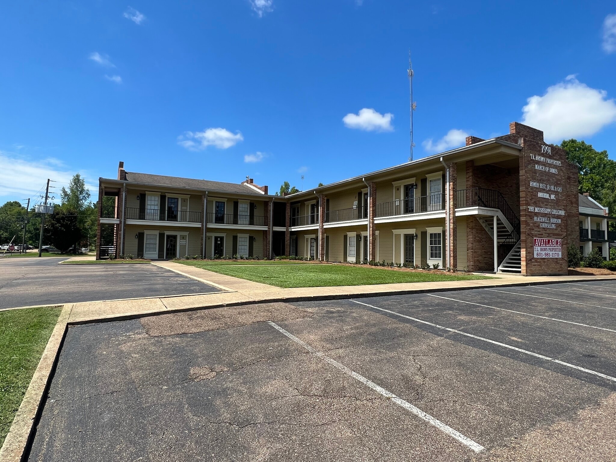 1991 Lakeland Dr, Jackson, MS for Rent