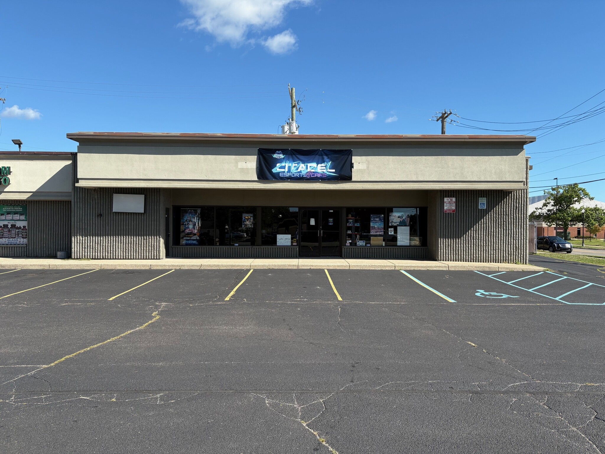 320 Eureka Ave, Wyandotte, MI for Rent