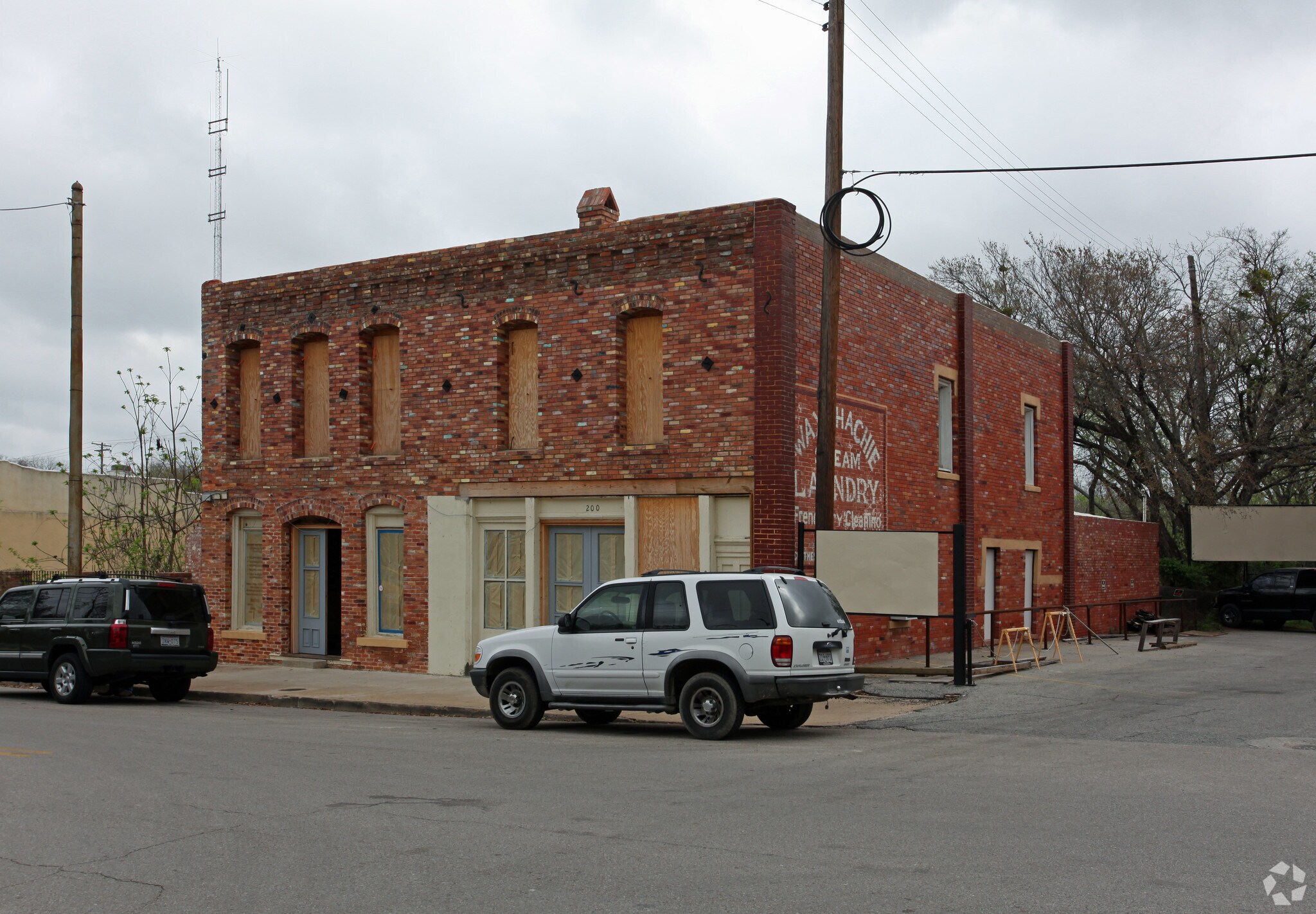 200 N College St Waxahachie, TX 75165 Retail Property for Lease on