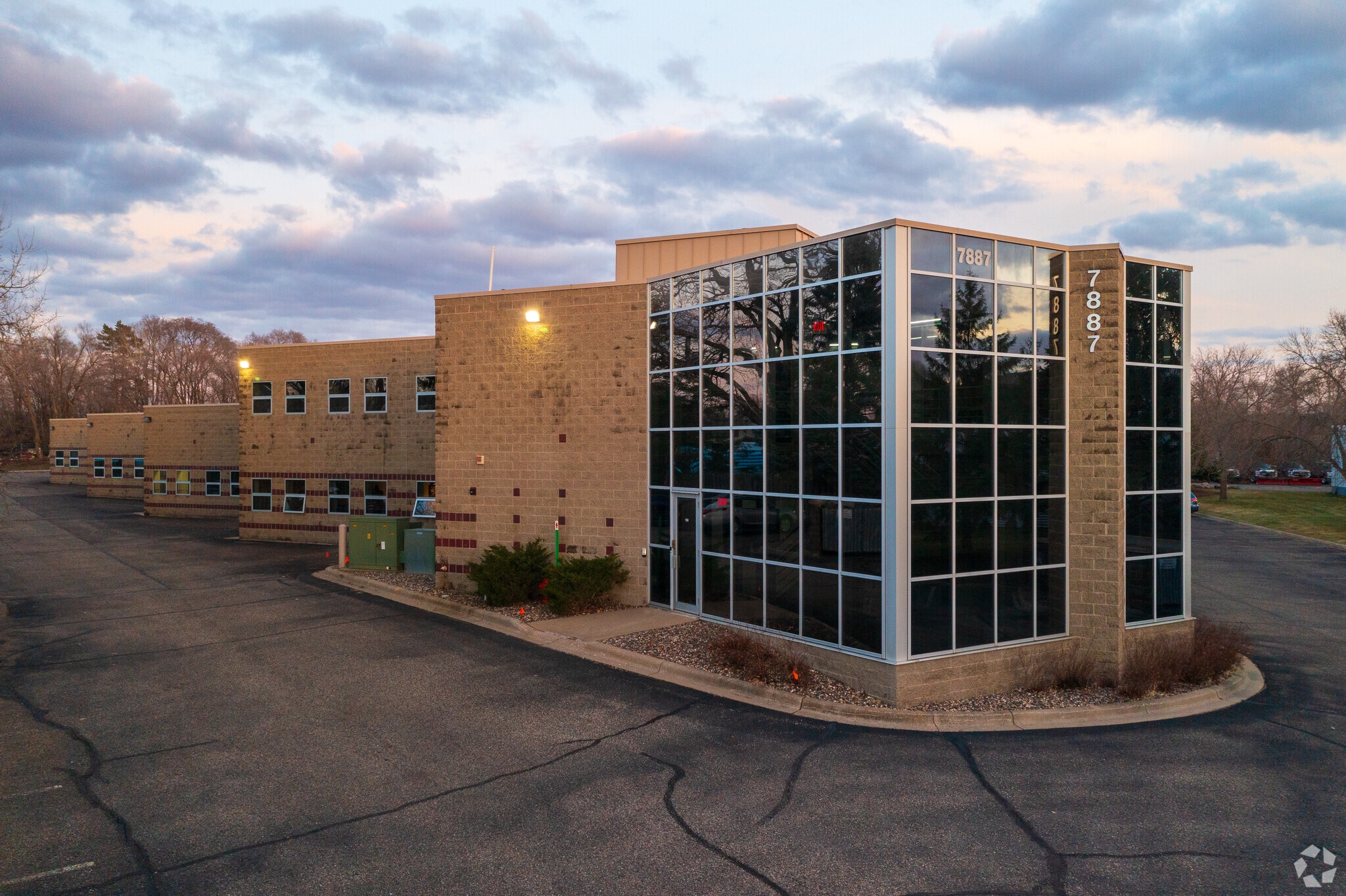 7887 Fuller Rd, Eden Prairie, MN for Rent