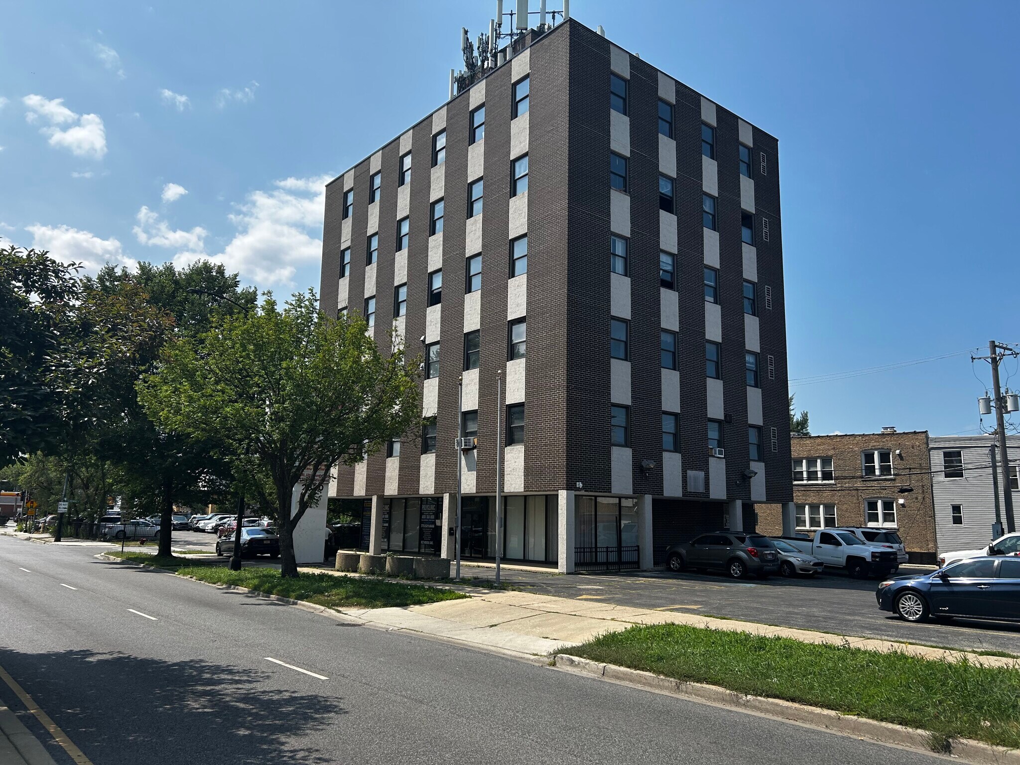 2320 W Peterson Ave, Chicago, IL for Rent