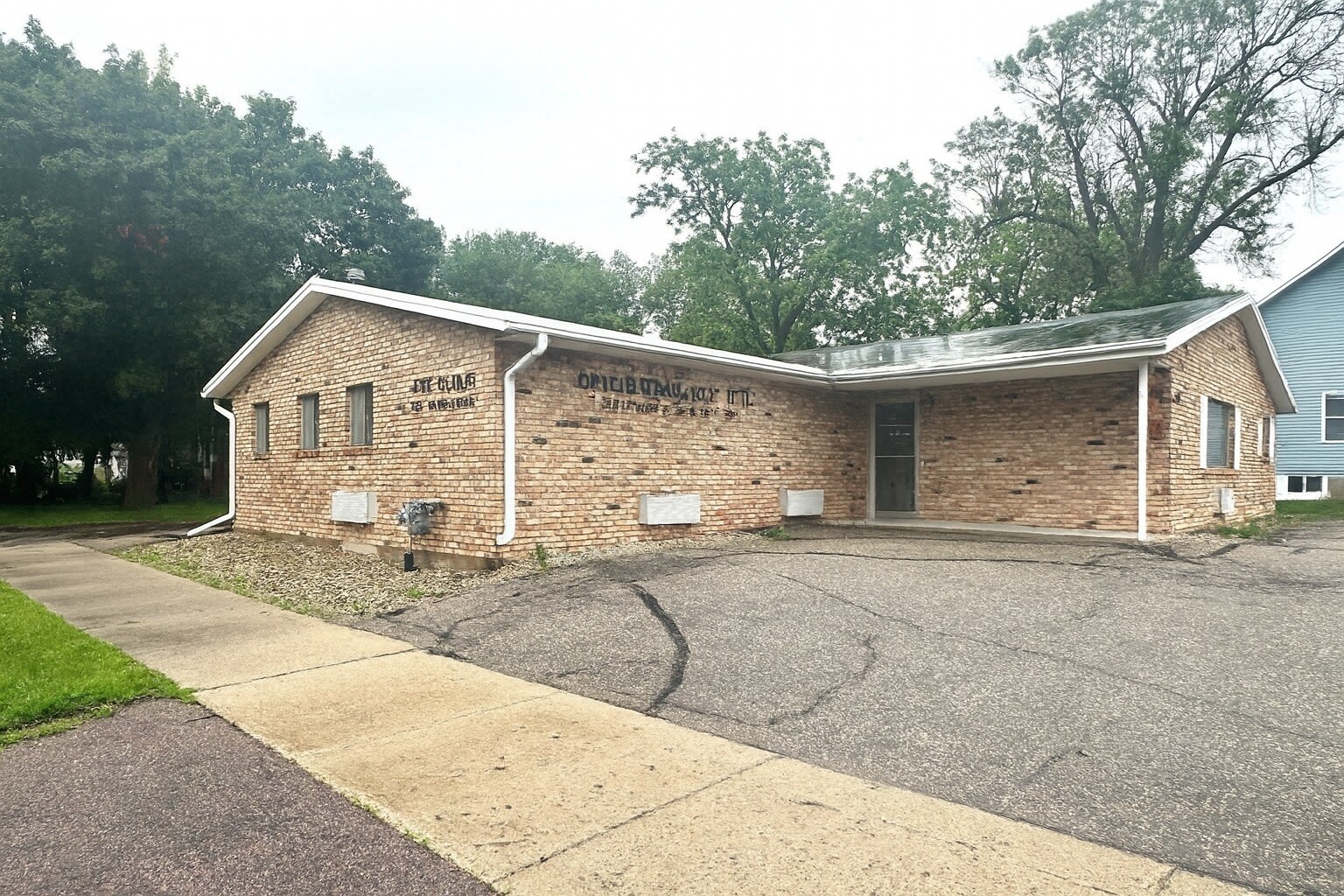 722 10th St, Worthington, MN for Sale