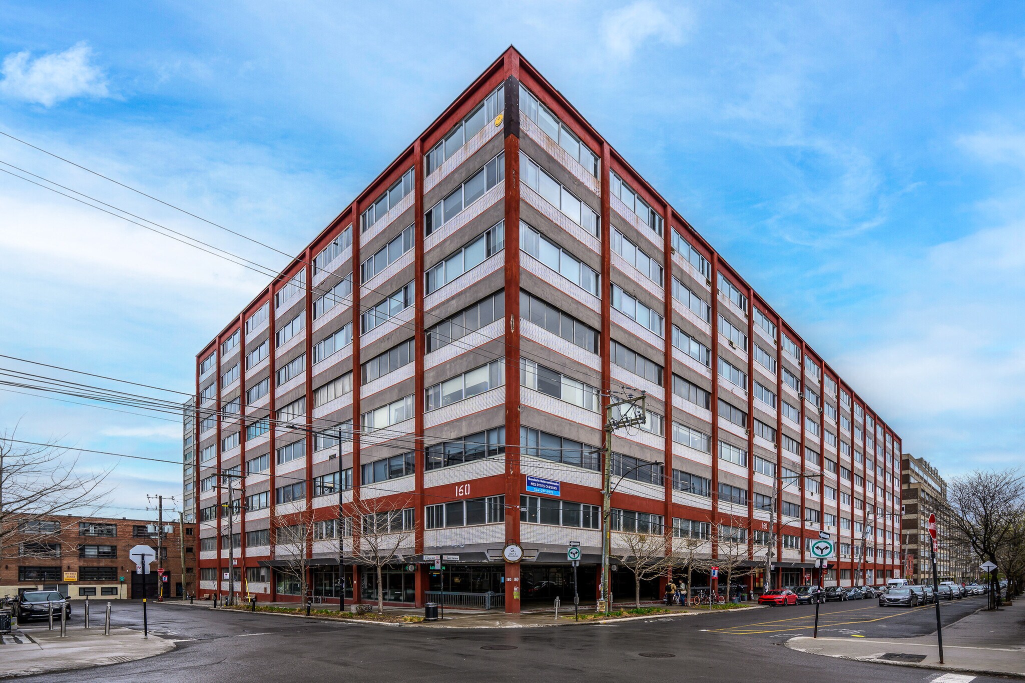 160 Rue Saint-Viateur E, Montréal, QC for Rent