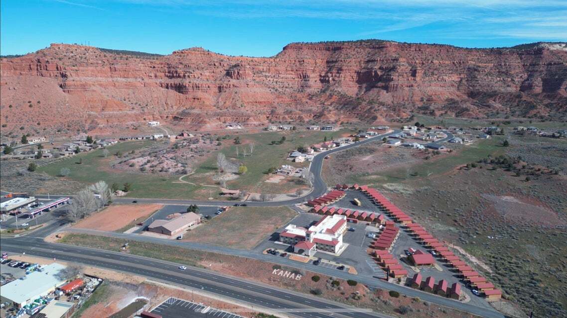 755 E Fairway Dr, Kanab, UT for Sale