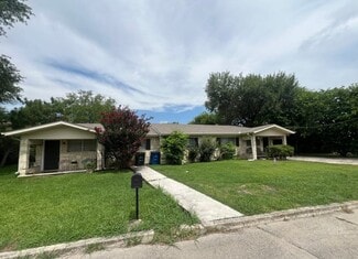New Braunfels, TX Apartments - 1480 Gardenia Dr