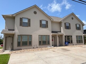 Bellville, TX Apartments - 215 E Luhn St