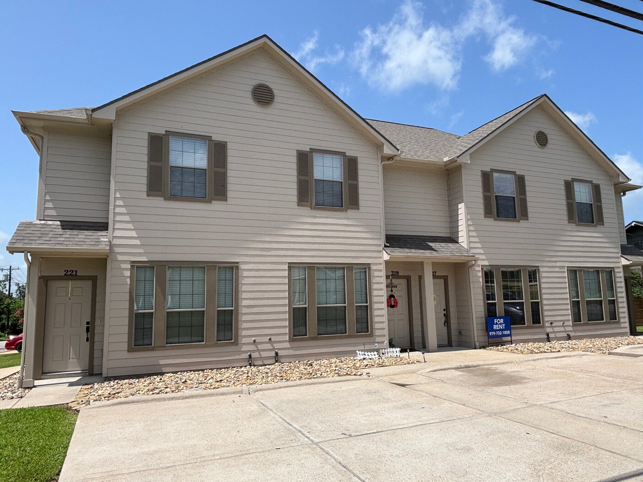 215 E Luhn St, Bellville, TX for Sale