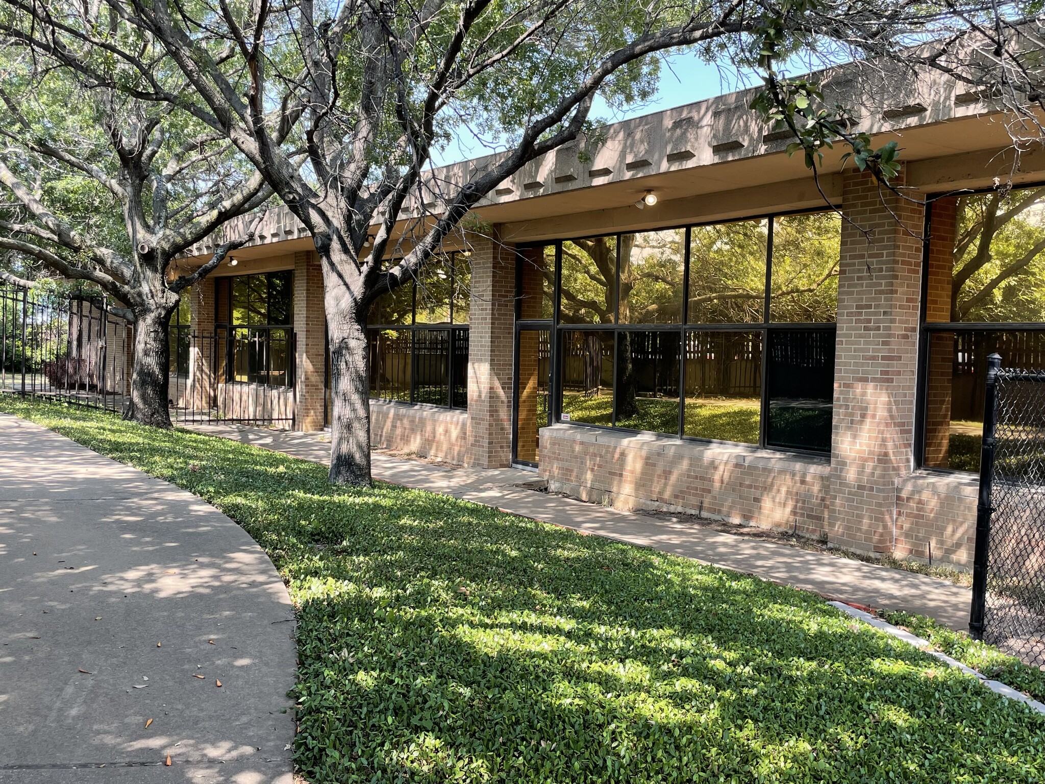 5701 Maple Ave, Dallas, TX for Rent