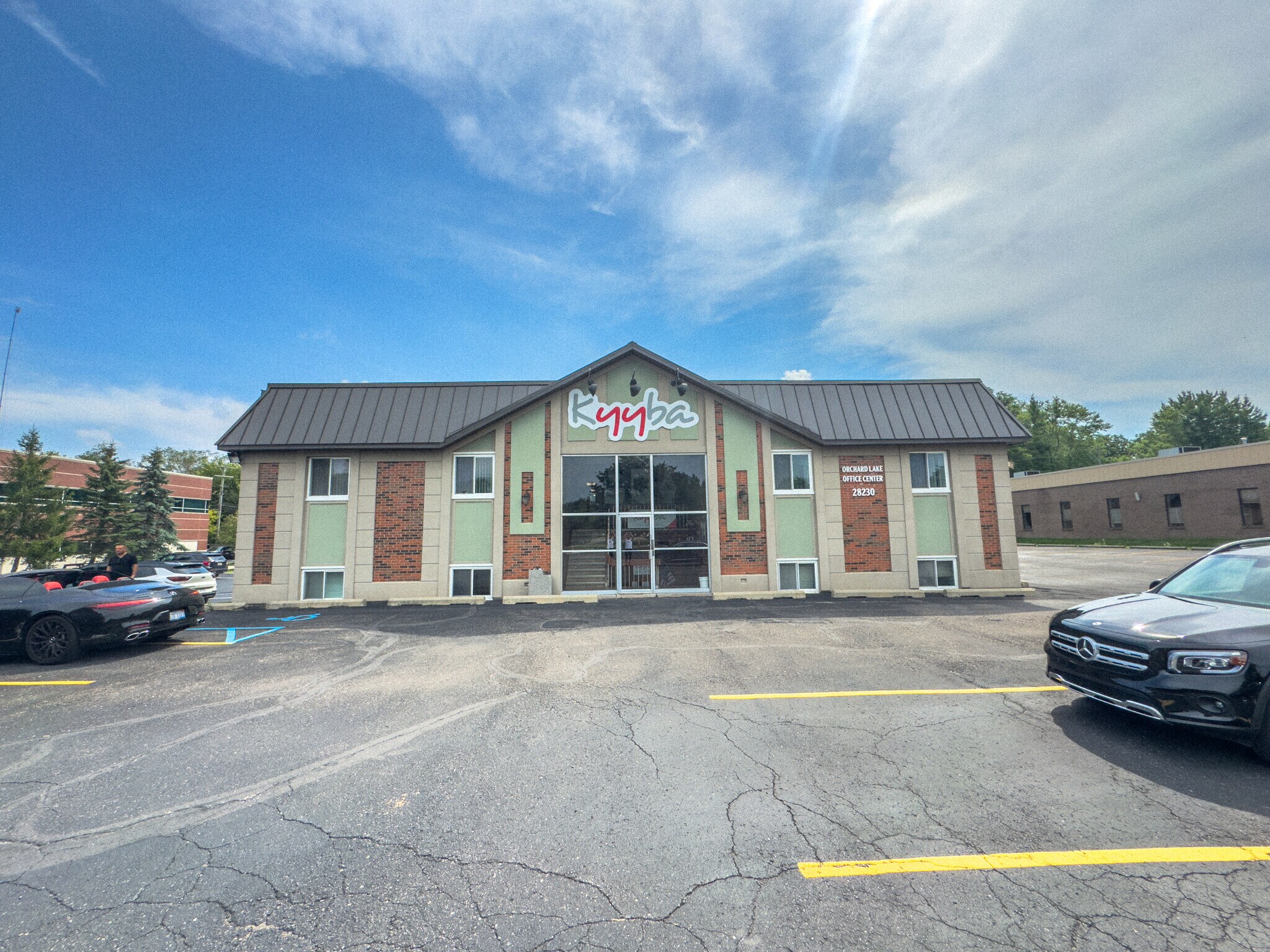 28230 Orchard Lake Rd, Farmington Hills, MI for Sale