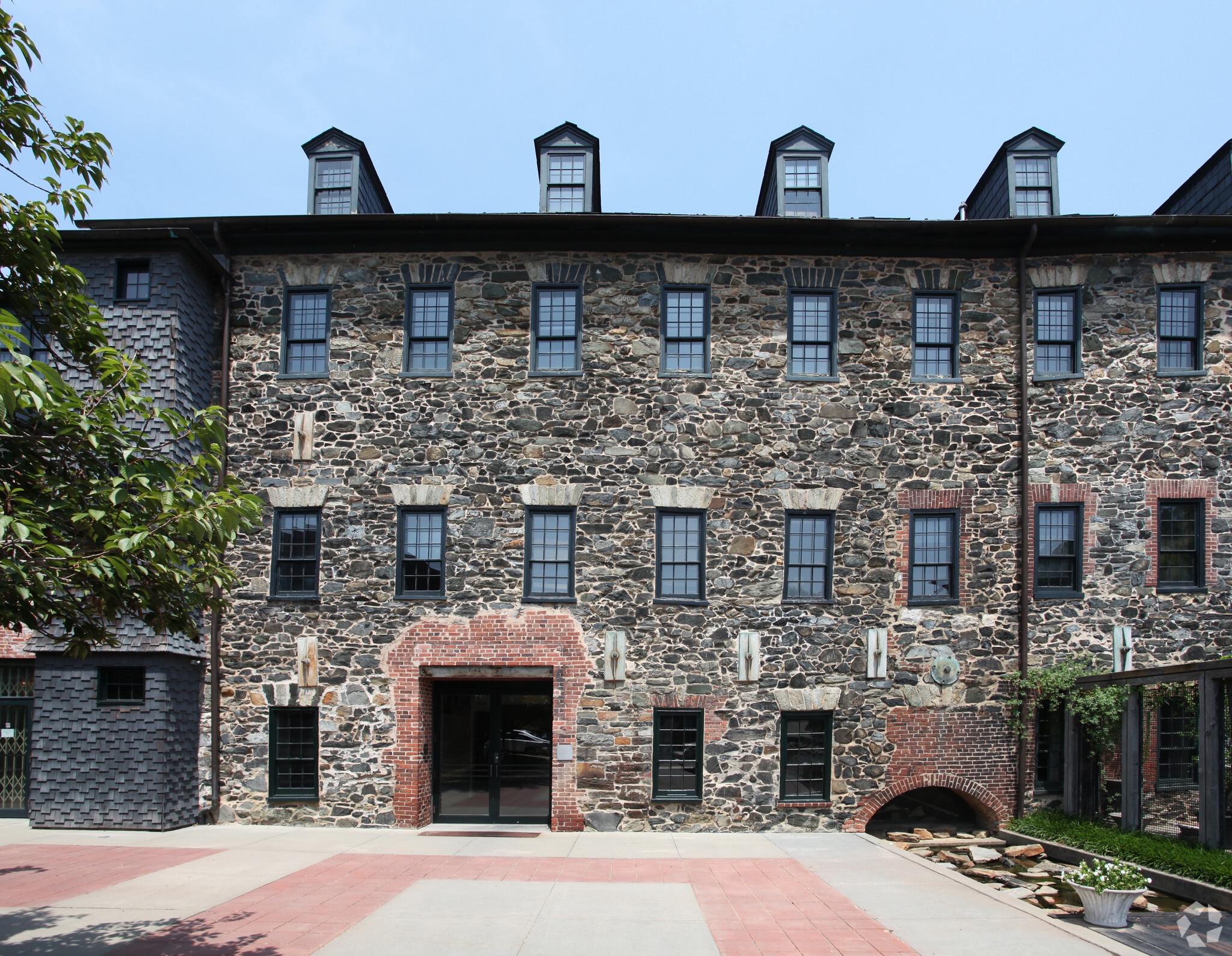 1340 Smith Ave, Baltimore, MD for Rent