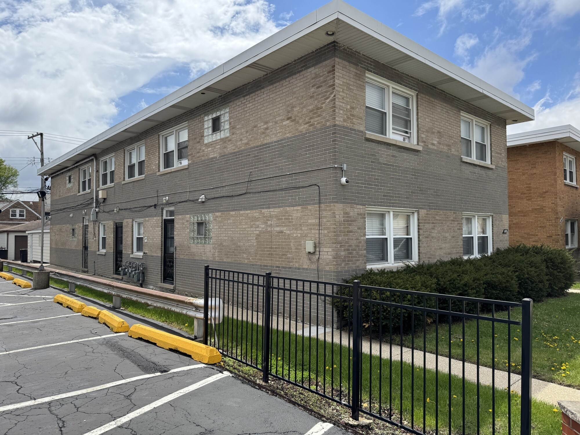 6945 W Belmont Ave, Chicago, IL for Sale