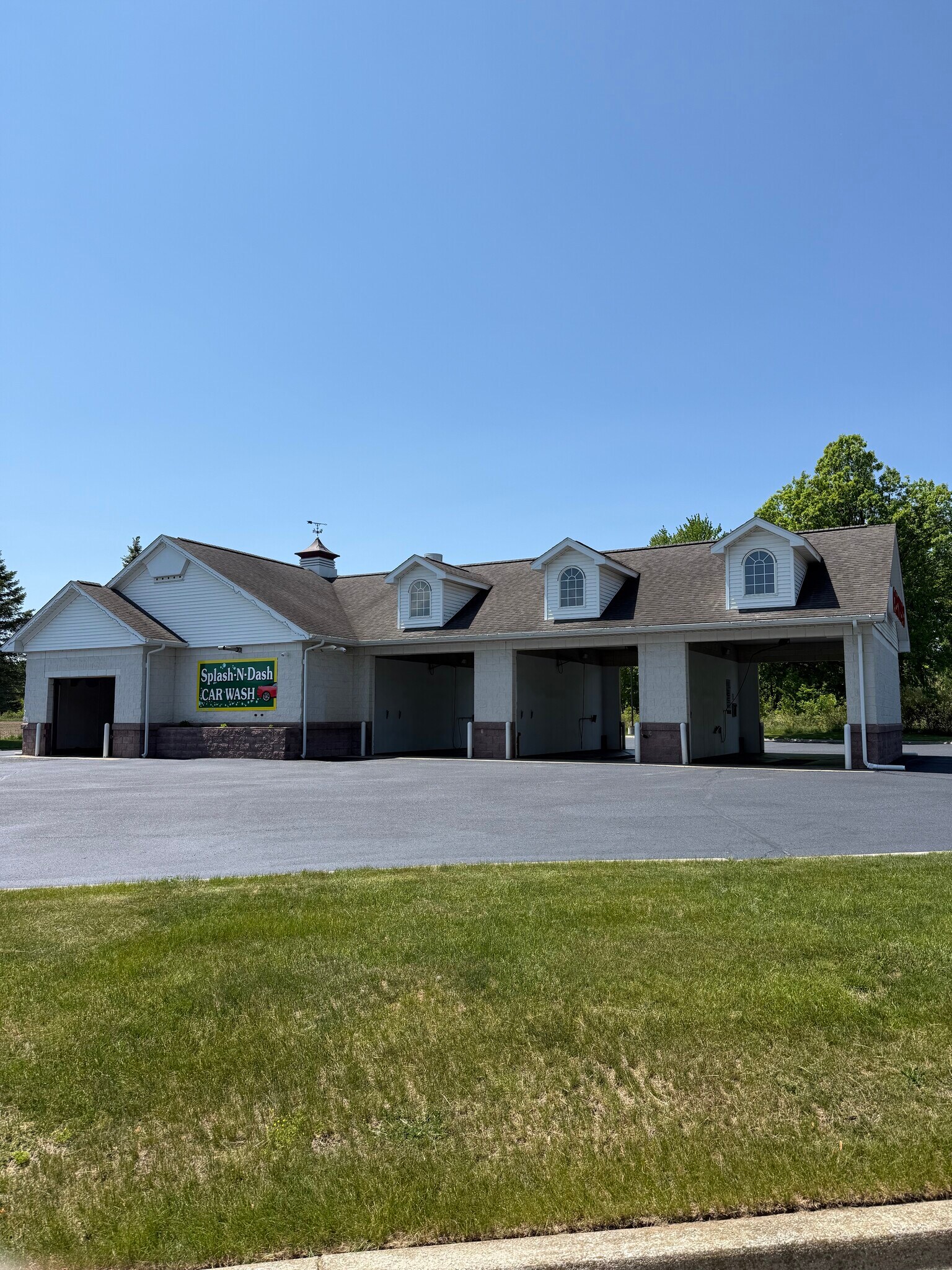 253 W Old Orchard Trl, Coleman, MI for Sale