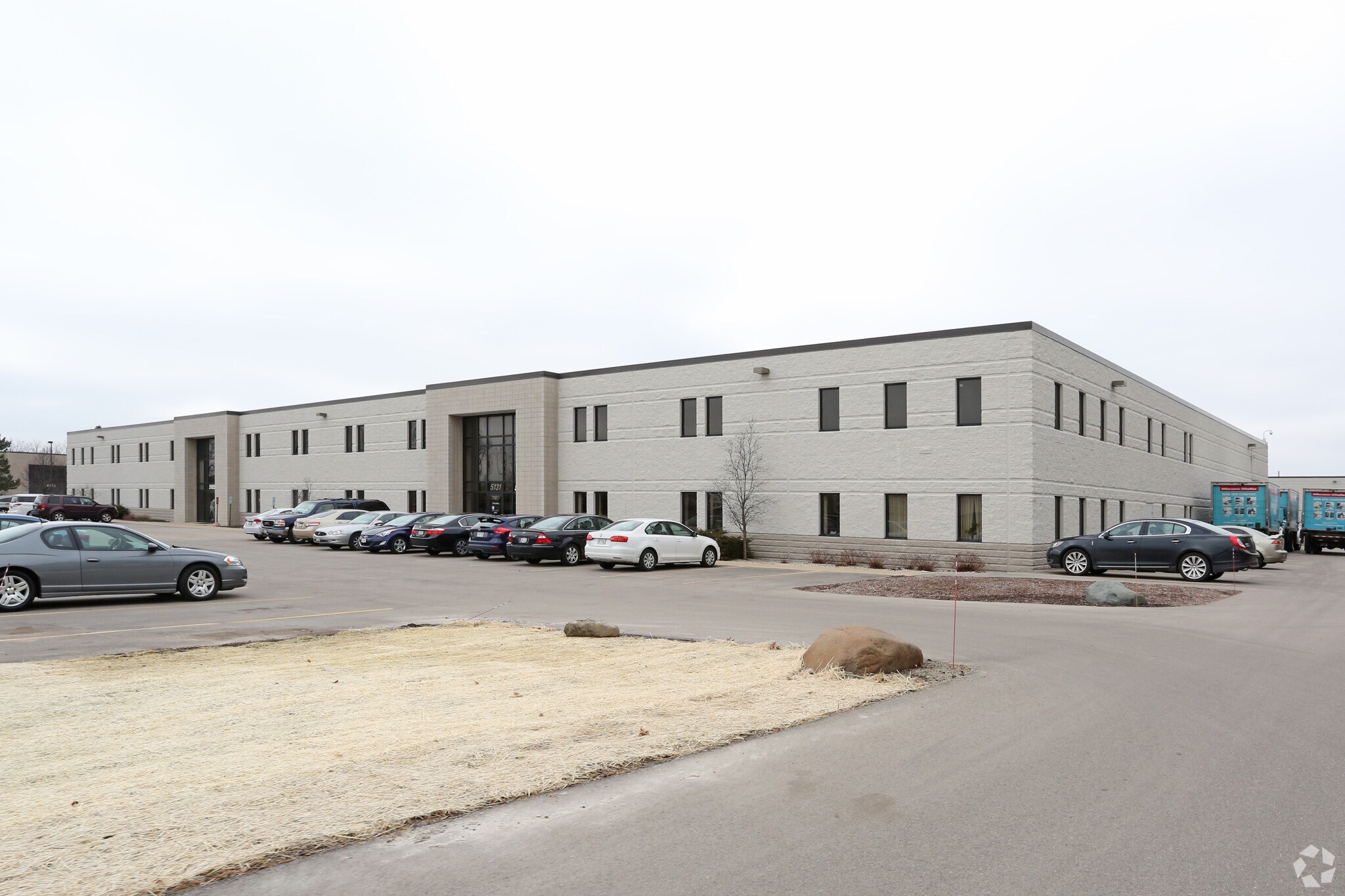 5125-5165 S Towne Dr, New Berlin, WI for Rent