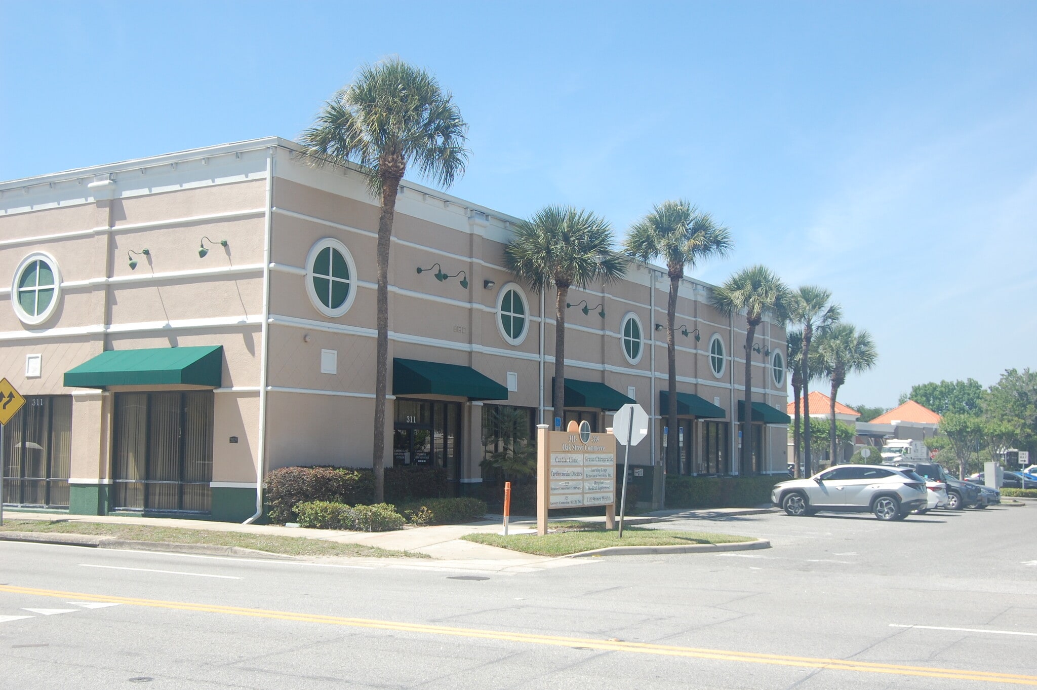 311-335 W Oak St, Kissimmee, FL for Rent