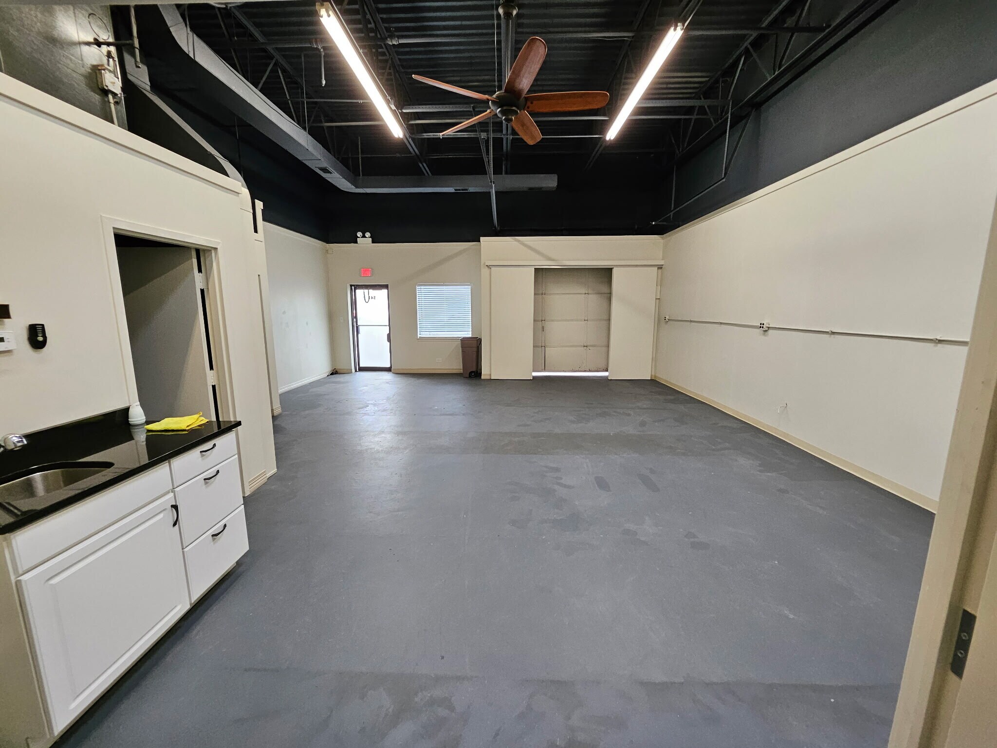 541 N Wolf Rd, Wheeling, IL for Rent