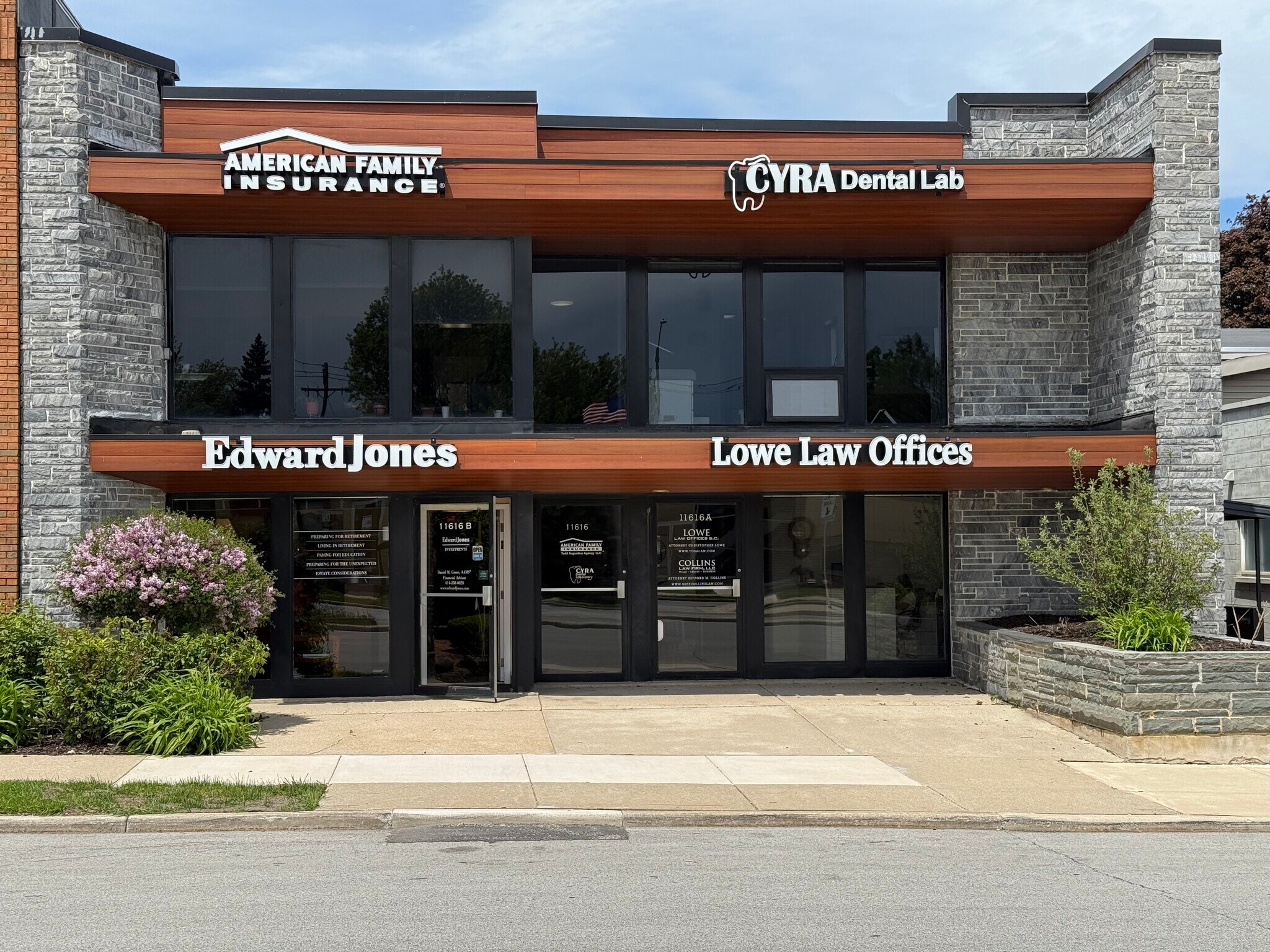 11614-11616 W North Ave, Wauwatosa, WI for Rent