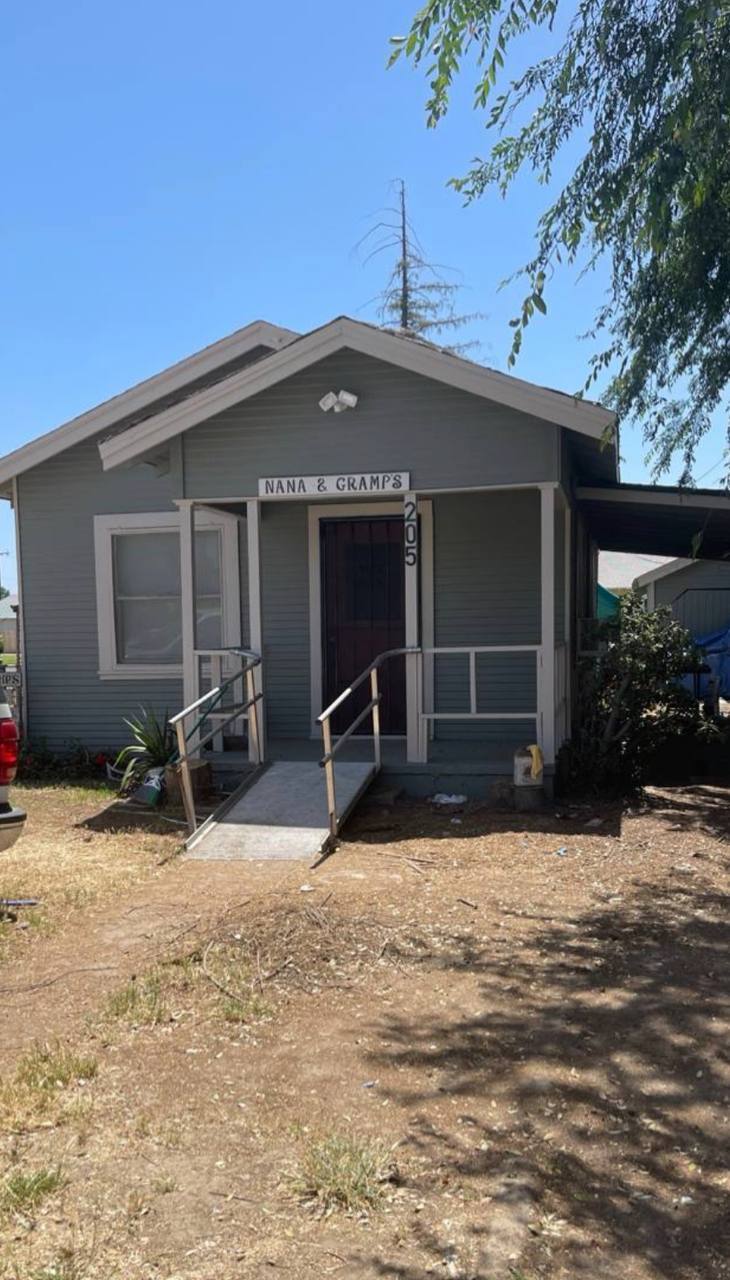 205 W Maple Ave, Tulare, CA for Rent