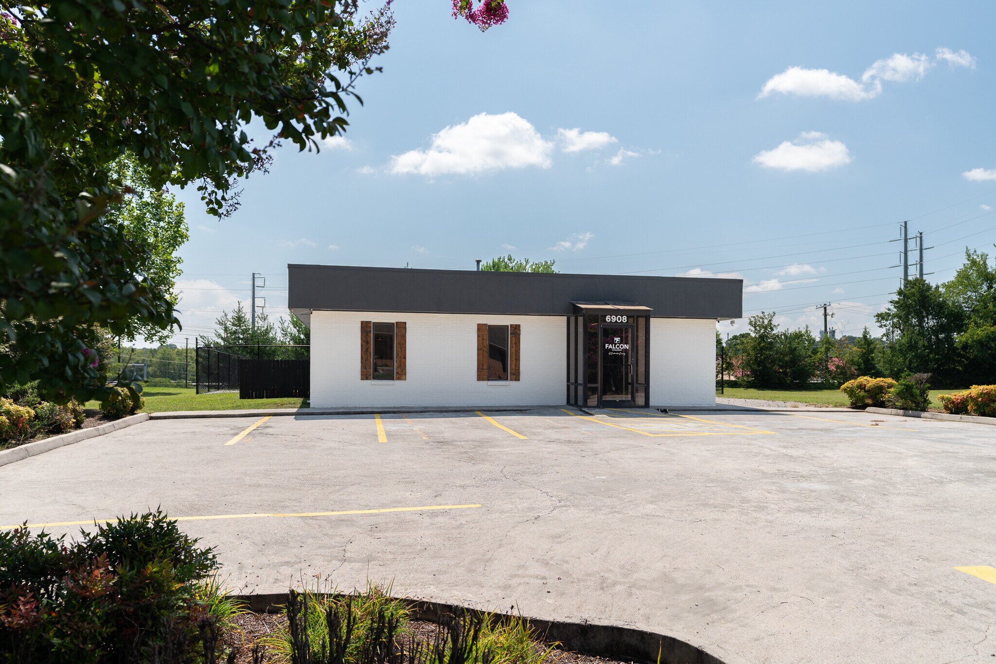 6908 Office Park Cir, Knoxville, TN for Sale