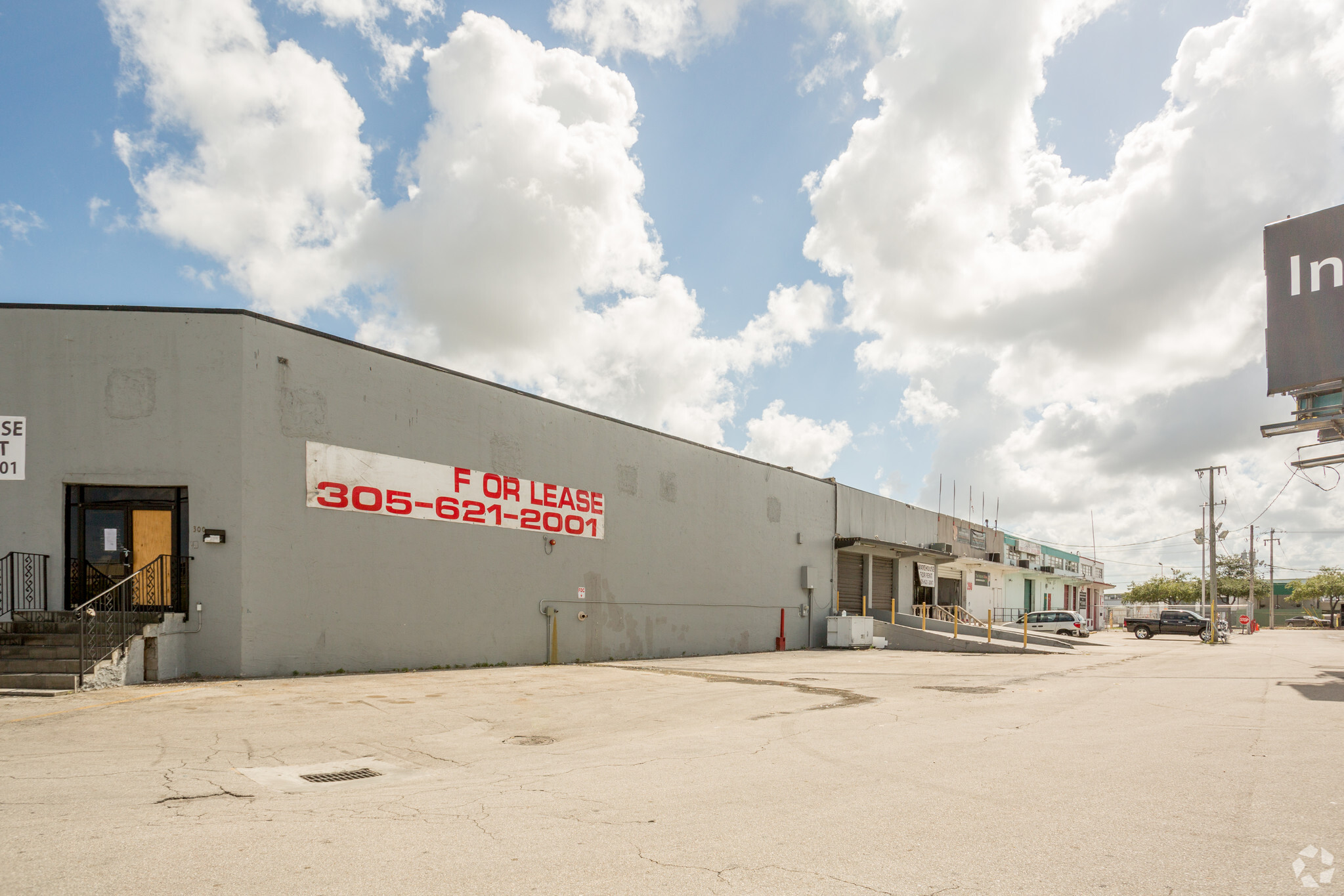 250-350 NE 183rd St, Miami, FL for Rent