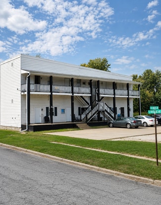 Jacksonville, IL Apartments - 740 E Douglas Ave Jacksonville, IL Apartments - 740 E Douglas Ave