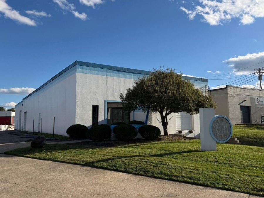 9046 Goldpark Dr, Hamilton, OH for Rent