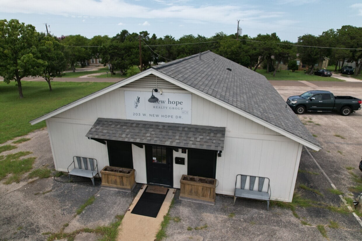 203 W New Hope Dr, Cedar Park, TX for Sale