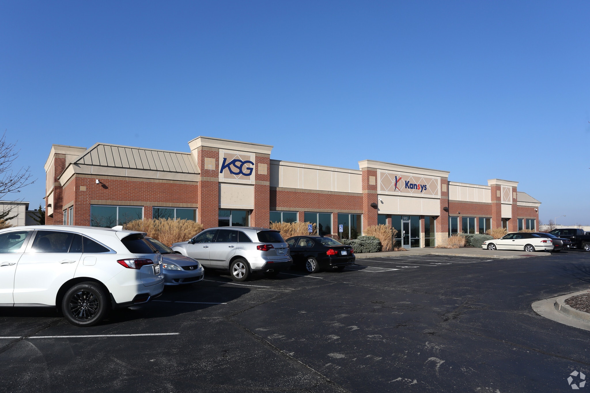 910 W Frontier Ln Olathe, KS 66061 Office Property for Lease on