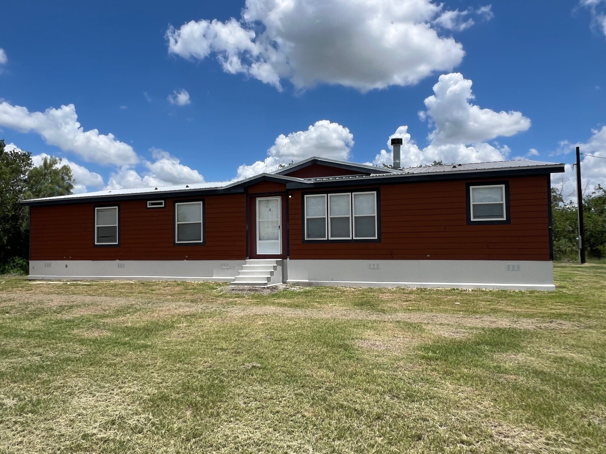 149 Co 679 rd, Natalia, TX for Sale