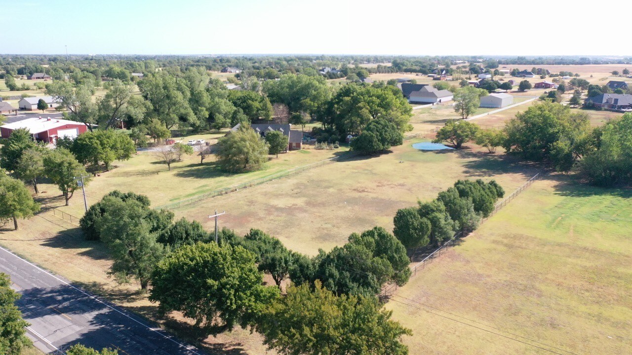 S Cemetery Rd b/w SW 44th St & W SW 59th St, Mustang, OK for Sale