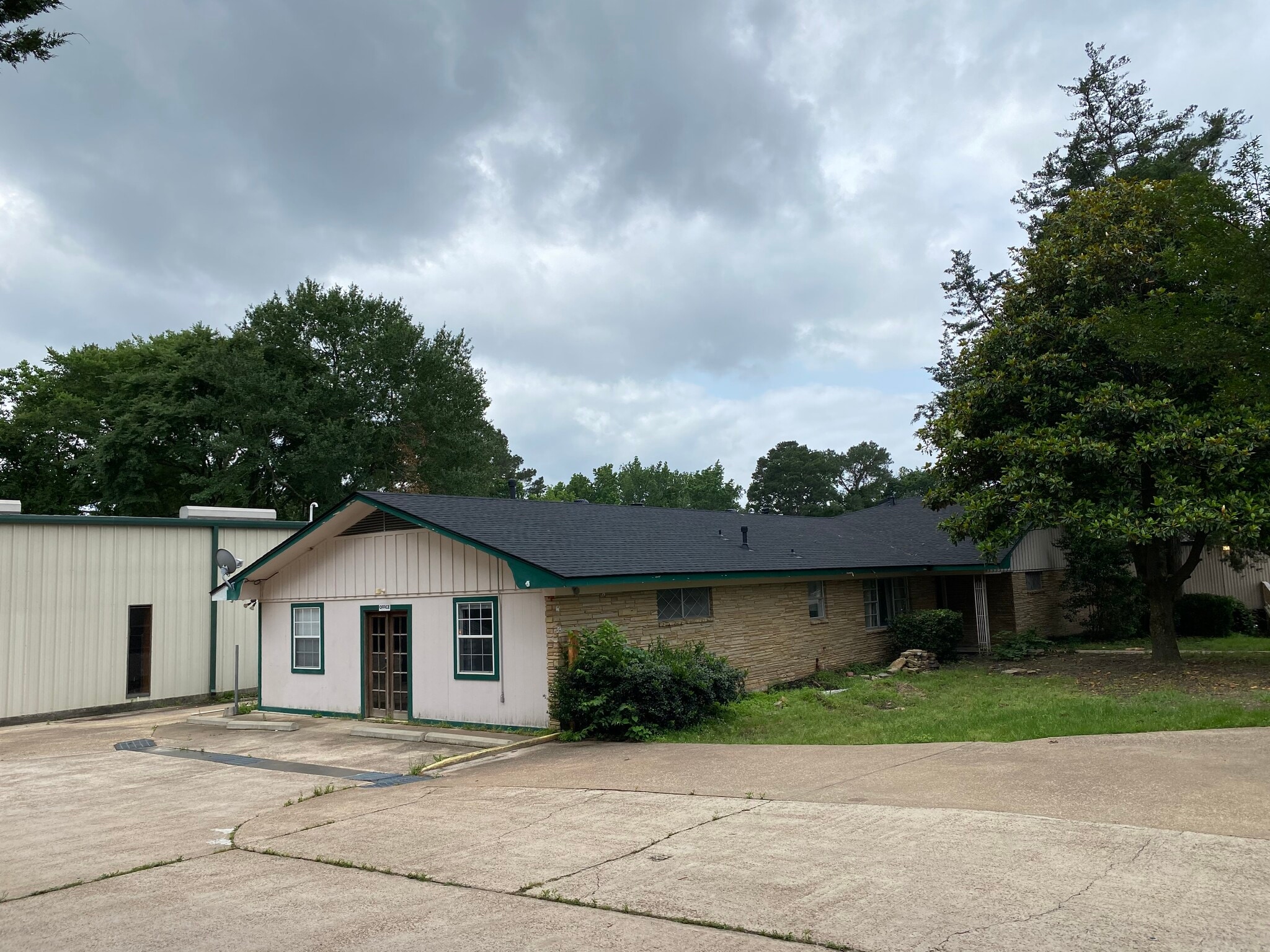 2815 Montgomery Rd, Huntsville, TX for Rent