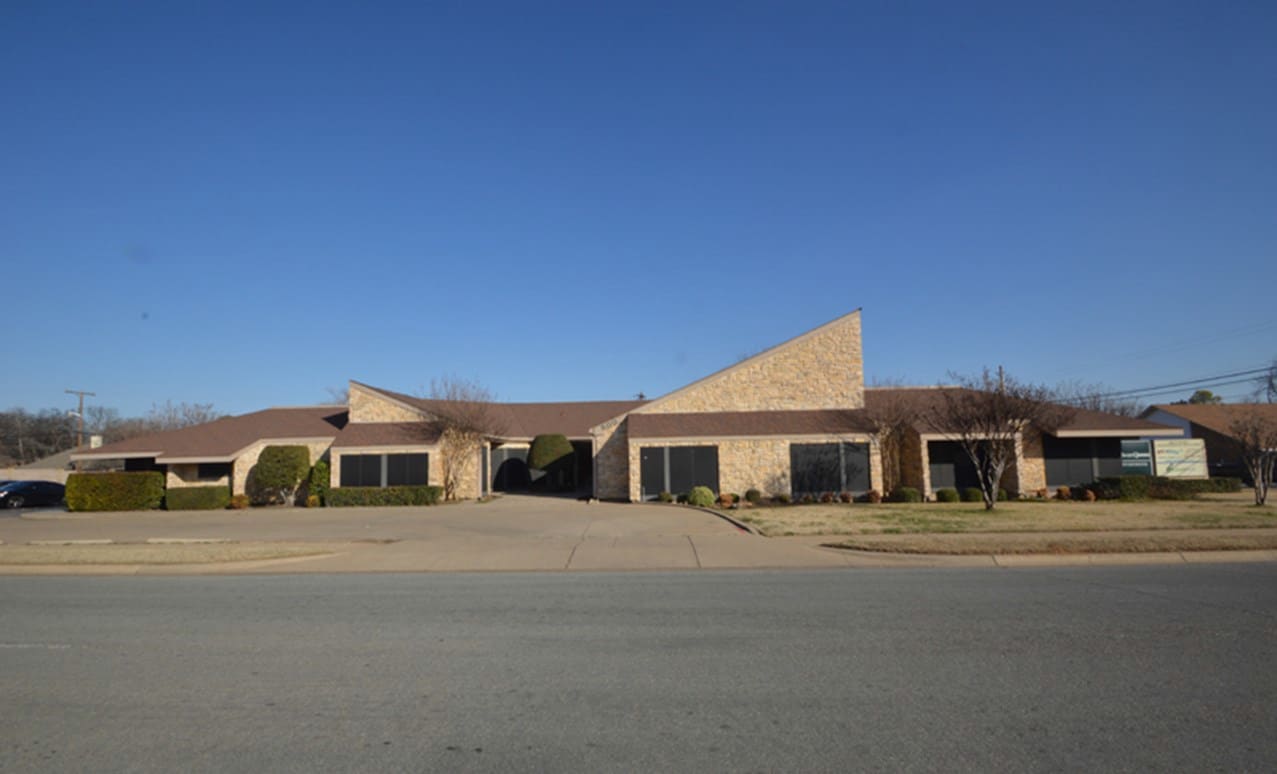 800 Forest Oaks Ln, Hurst, TX for Rent