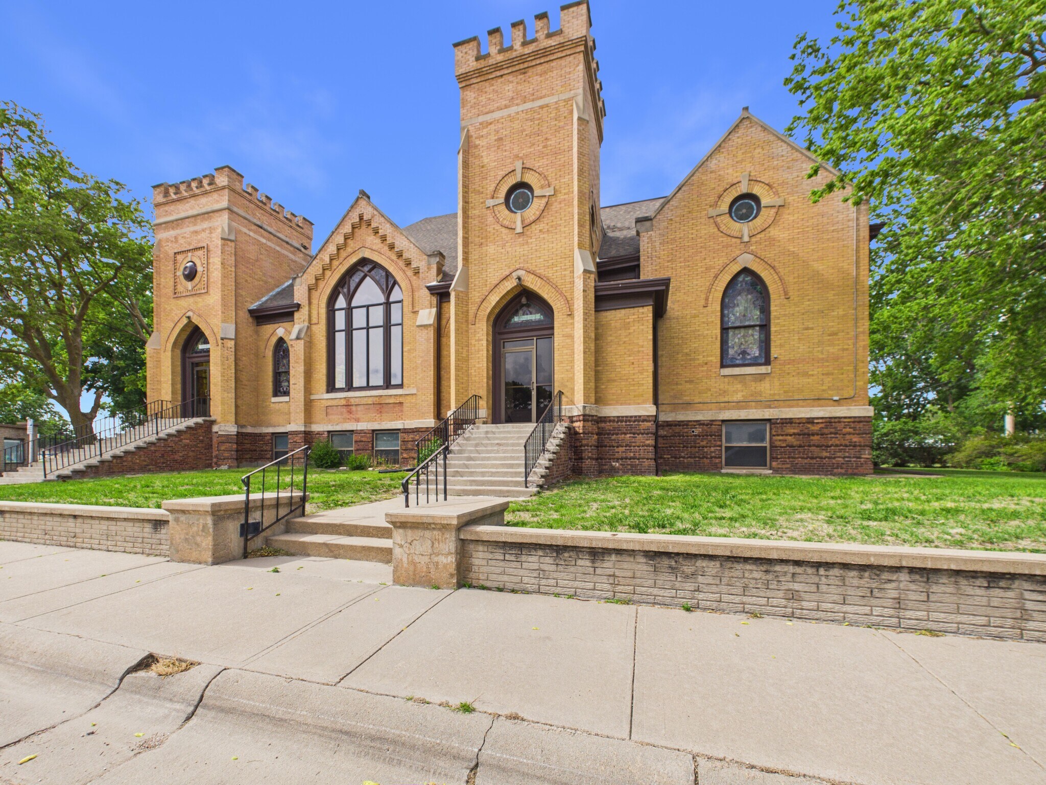 220 E 6th St, Minden, NE for Sale