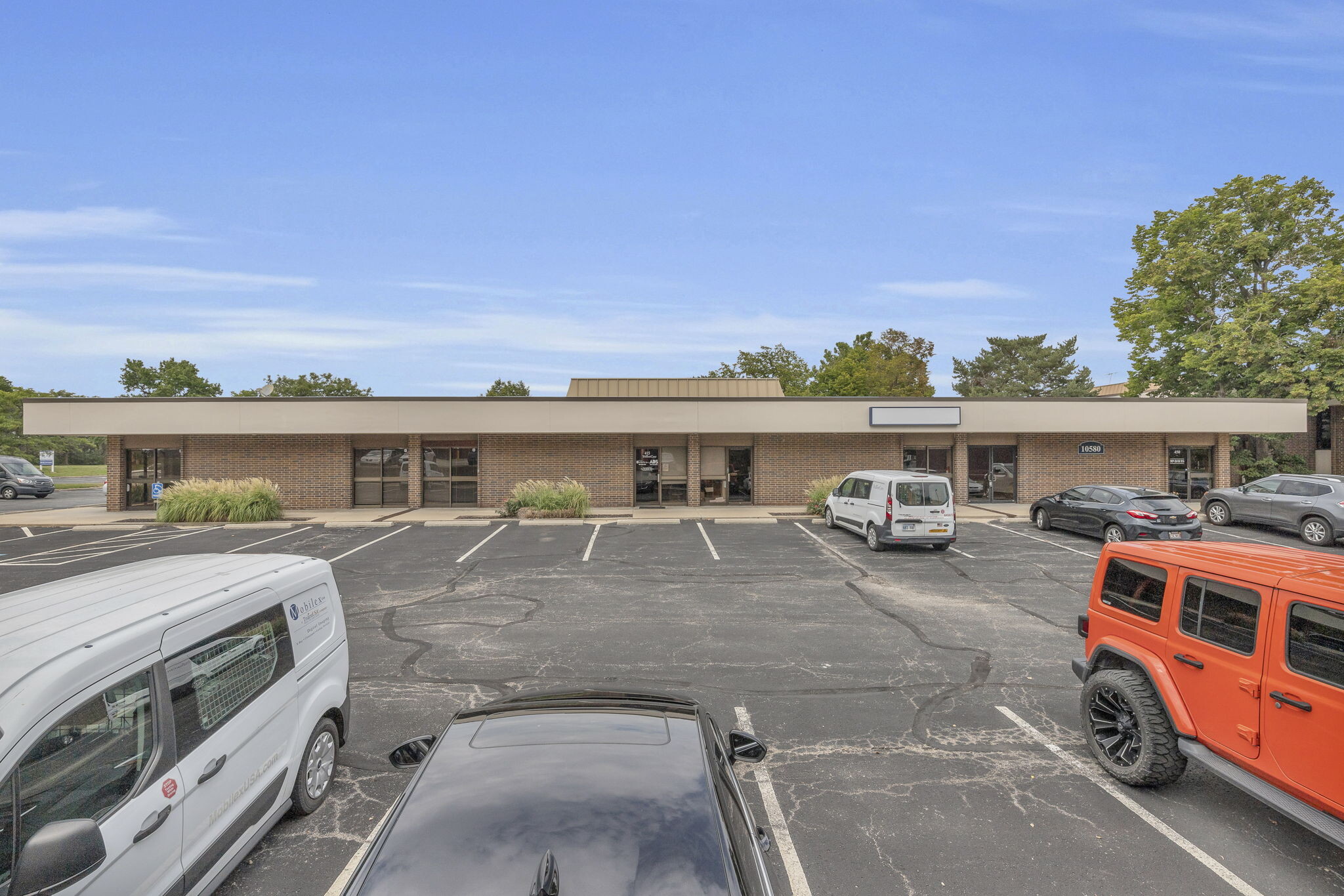 10580 Barkley St, Overland Park, KS for Rent