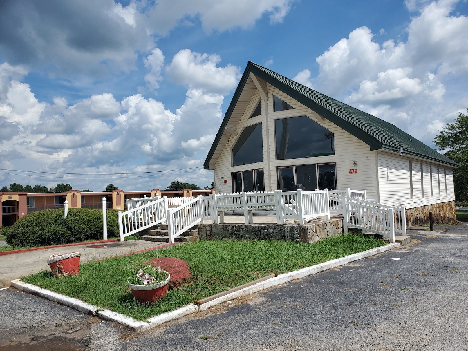 479 Holiday Cir, Forsyth, GA for Sale