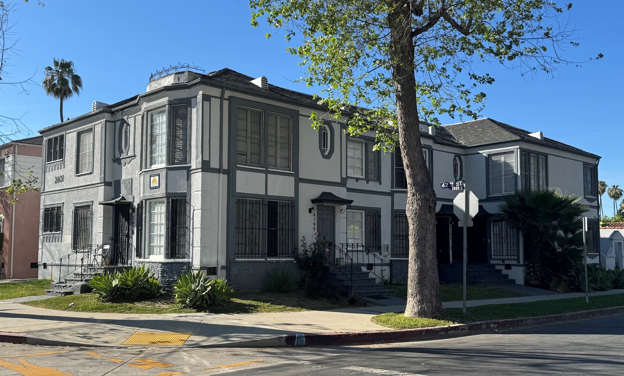 2601 W 42nd St, Los Angeles, CA for Sale